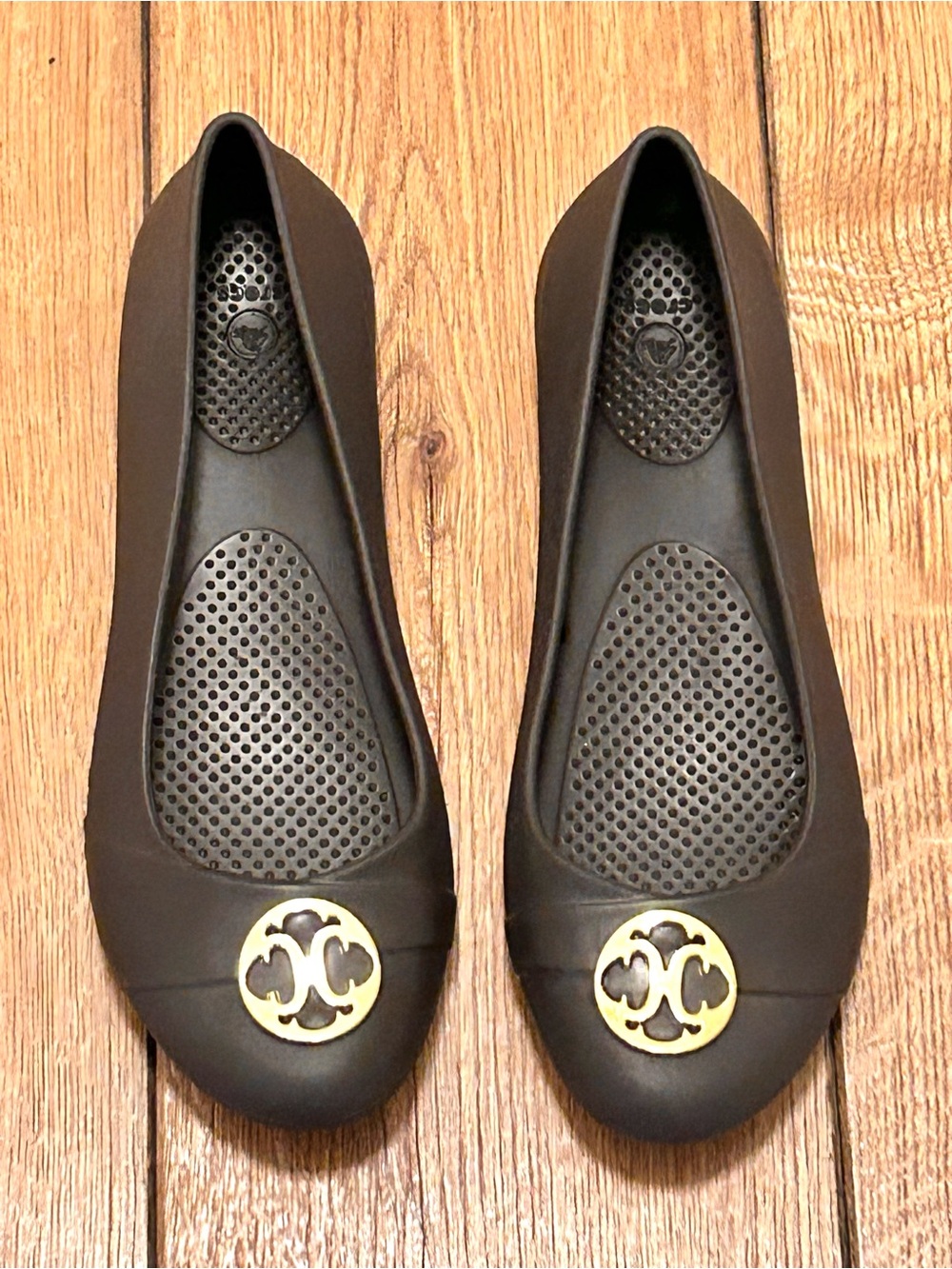 Crocs Gianna Gold Medallion Brown Ballet Flats Slip Ons Comfort Women’s 10 - Picture 2 of 15
